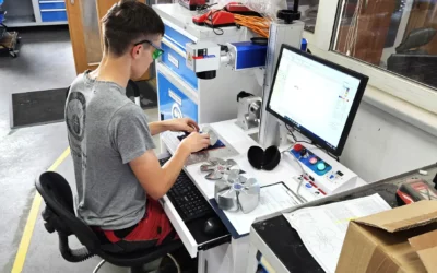 Nový značicí laser s obslužným stolem