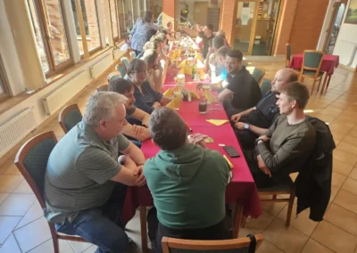 Sehraný tým ve výrobě: proč ovlivňuje kvalitu zakázek